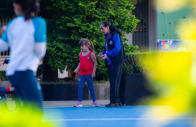 crianças na quadra, educação em tempo integral