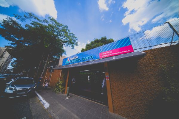 lado de fora do portão